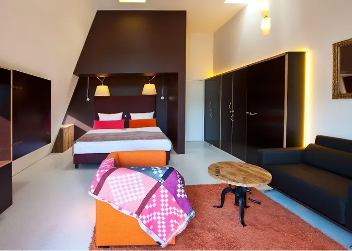 نالا إنديفيجول فندق 3*